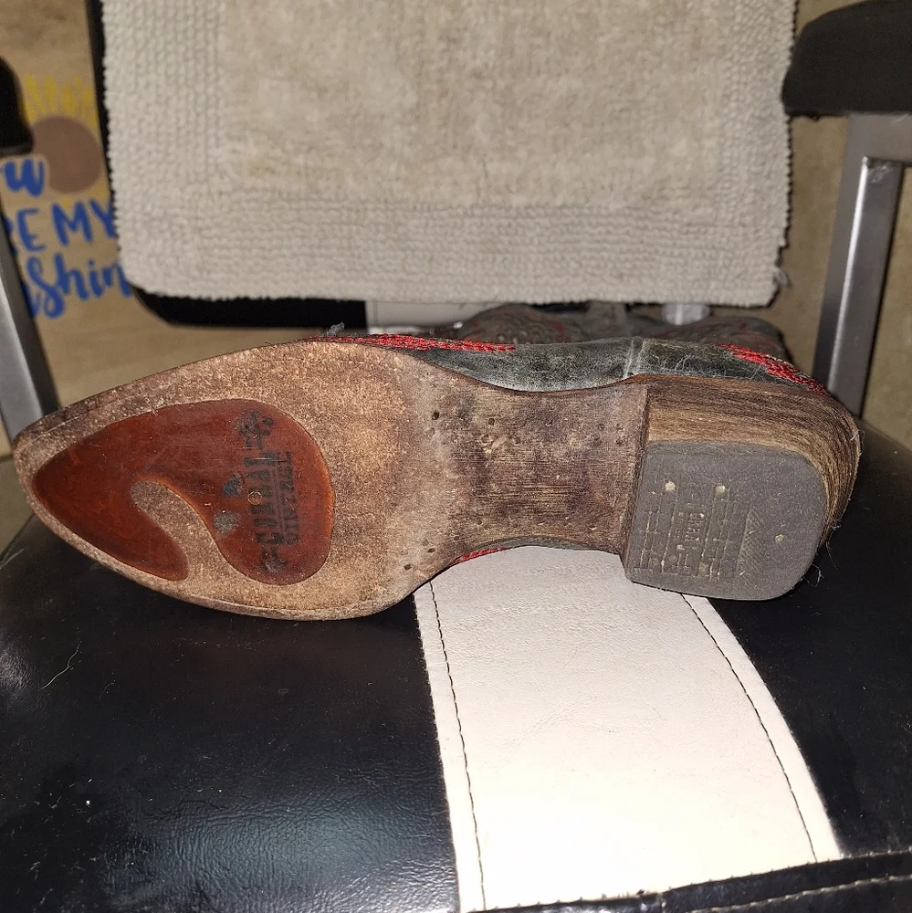 Corral Steel Blue Cowboy Boots with Red and Gray Inlaid Design In A Size 10M. - Picture 7 of 15